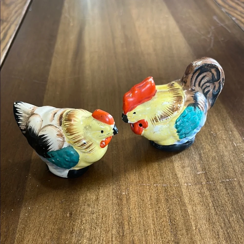 Vintage ceramic Rooster & chicken salt & pepper shaker